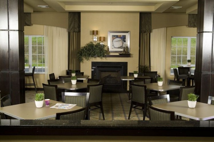 Holiday Inn Express Hotel & Suites - 