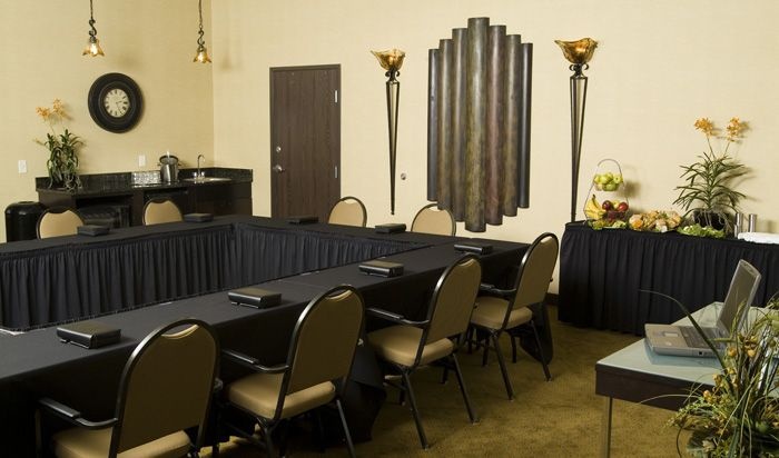 Holiday Inn Express Hotel & Suites - 