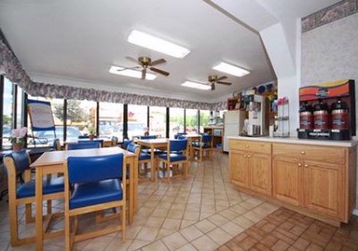 Econo Lodge - 
