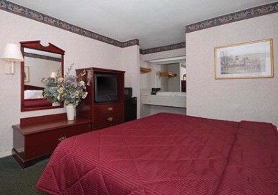 Econo Lodge - 