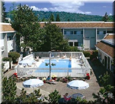 The Windmill Inn of Roseburg - Courtyard - Pool Area