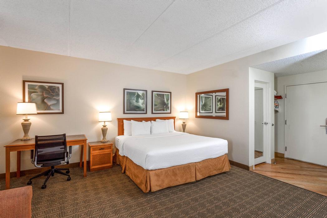 La Quinta Inn & Suites - 