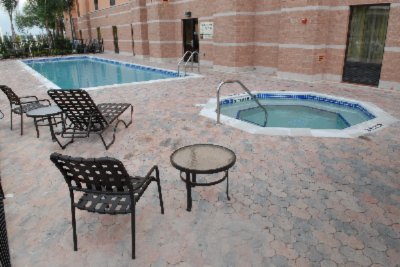 Pool & Jacuzzi