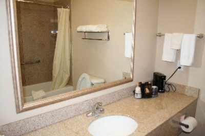 Best Western Olive Branch Hotel & Suites - Bathroom