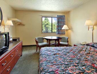 Super 8 Motel - Standard King Bed Room