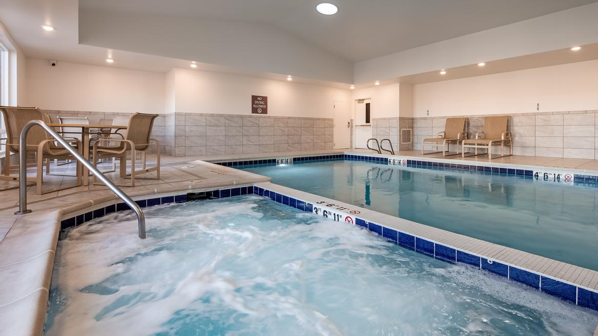 Best Western Silver Saddle - Balcony Room With Fireplace