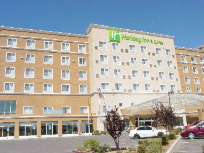 Holiday Inn Hotel & Suites