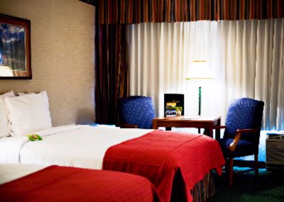Holiday Inn Denver Central - Relaxing Plush Two Queen Beds