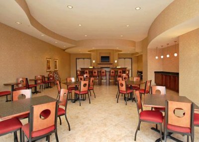 Enjoy Breakfast In This Cheerful Room