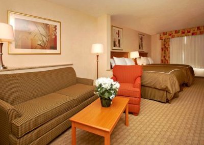 Spacious Suite With Separate Sitting Area