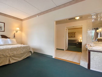 Ramada - Jacuzzi Suite
