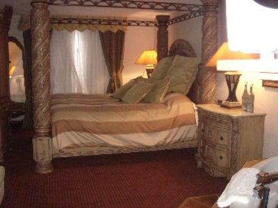 Roman Jacuzzi Suite