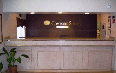 Comfort Suites Peoria Sports Complex - Front Desk