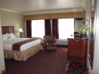 La Quinta Inn & Suites - King Size Bed
