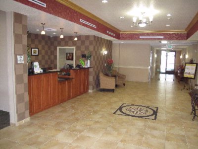 La Quinta Inn & Suites - Lobby