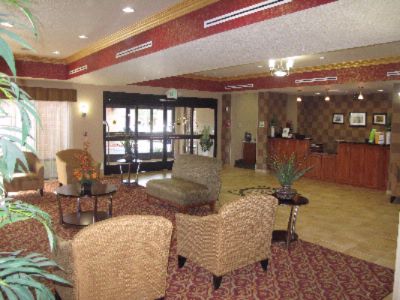 La Quinta Inn & Suites - Lobby