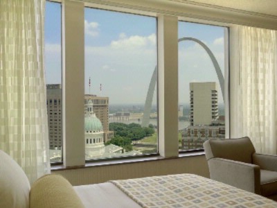 Hilton St. Louis at the Ballpark - Room Overlooking Gateway Arch