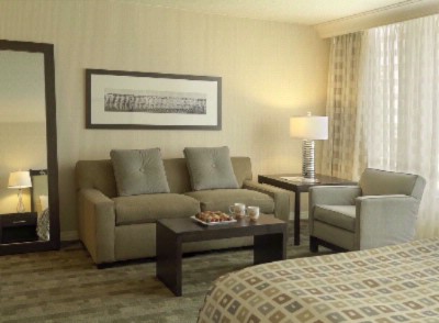 Hilton St. Louis at the Ballpark - Guest Room Sitting Area