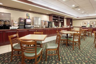 Country Inn & Suites Denver International Airport - 
