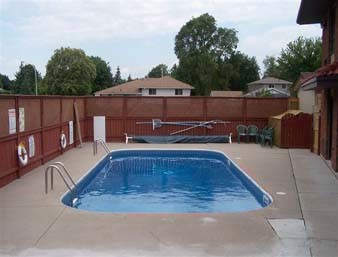 Super 8 Motel - Swimming Pool