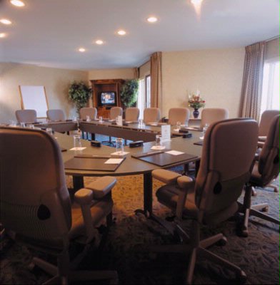 Golden Inn Hotel & Conference Center - 