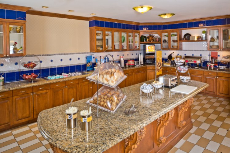 Hampton Inn & Suites Arundel Mills - Our Unique Decor Is Warm And Inviting.