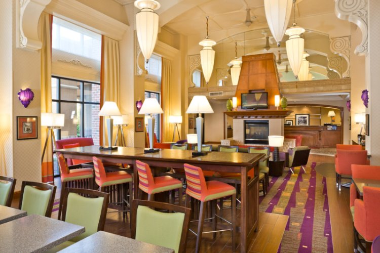 Hampton Inn & Suites Arundel Mills - Traditional Rooms Available With One King Bed And A Full-size Sleeper Sofa Bed Or Two Queen Beds.