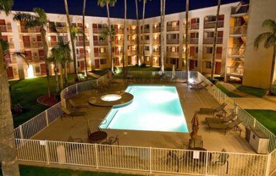Scottsdale Thunderbird Suites Hotel - Pool And Spa At Dusk