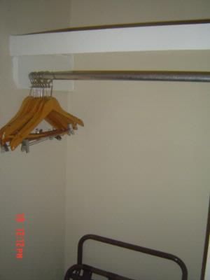 Motel 6 Decatur - Closet Area
