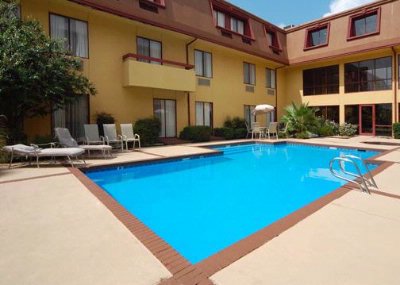 Quality Inn Conference Center - Out Side Pool