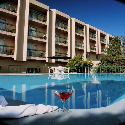 Ramada Victoria - Pool