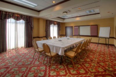MCM Elegante Hotel & Suites - Waterfront Foyer