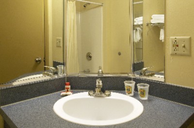 Super 8 at Market Commons - Guest Bathrooms