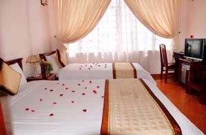 Hue Holiday Hotel - Beds