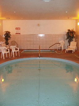 Econo Lodge - 24 Hour Pool and Hot Tub