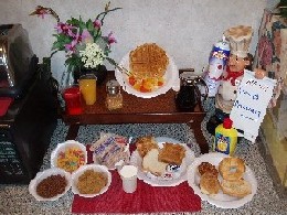 Econo Lodge - Free Deluxe Continential Breakfast