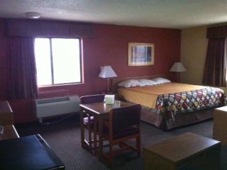 Super 8 - King Bed Room
