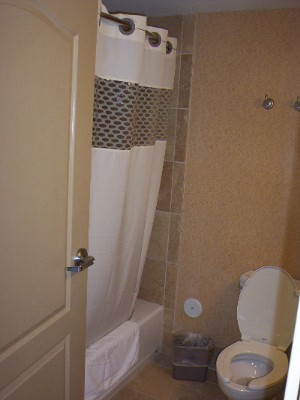 2 Queen Rooms Have Showers And Tubs