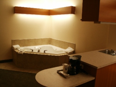 Microtel Inn & Suites - Jacuzzi Tub In Suite