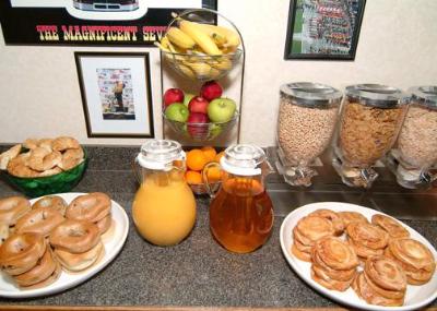 Speedway Sleep Inn & Suites - Complimentary Breakfast