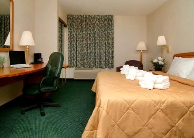 Speedway Sleep Inn & Suites - Large Work Desk