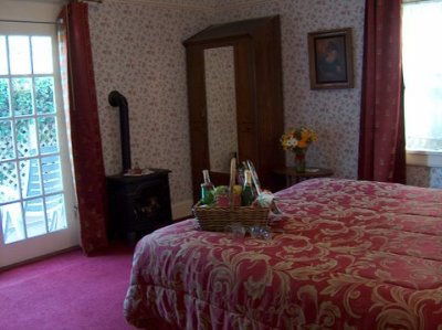 Old Yacht Club Inn - 