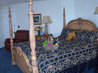 Old Yacht Club Inn - 