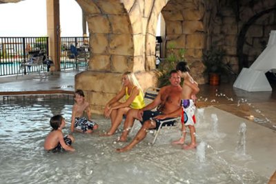 Island Vista Resort - Indoor Waterpark Area
