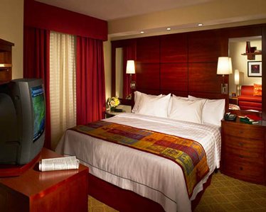 Residence Inn by Marriott Plymouth - Guest Room Bedroom Area