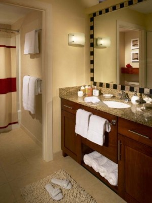 Residence Inn by Marriott Plymouth - Guest Room Bath Area