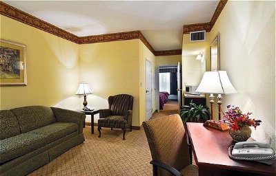 Country Inns & Suites Wilmington - Two Bedroom Suite