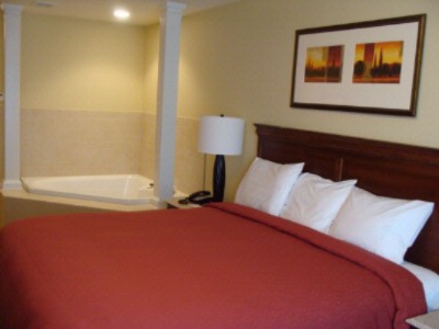 Country Inns & Suites Wilmington - Whirlpool Suite