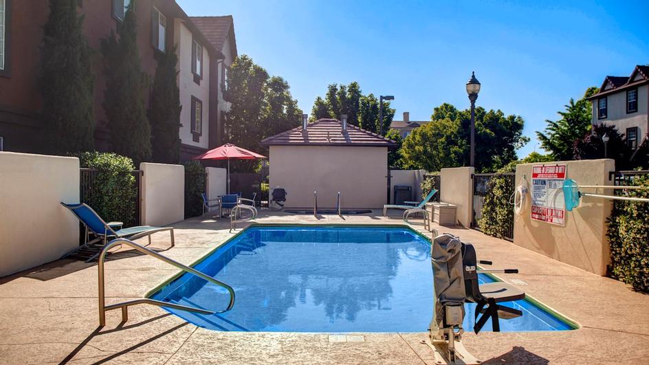 Towneplace Suites Marriott - Directly Across The Street Within Walking Distance.