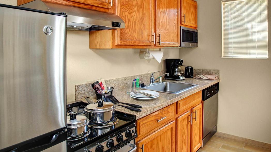Towneplace Suites Marriott - Valley Children's Hospital 10 Mintues Away In Direct Route.